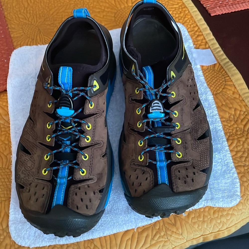 Men water, shoes